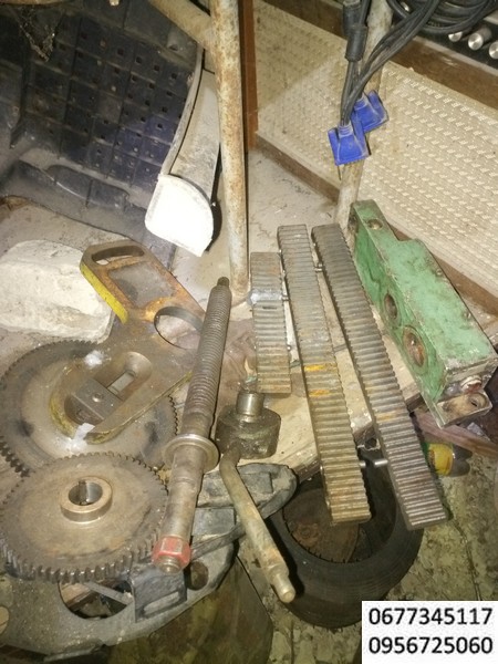 станок ит1м рейка ,вал ходовой винтовой,  валы, гитара, шестерни гитары, вал суппорта, рычаг подач